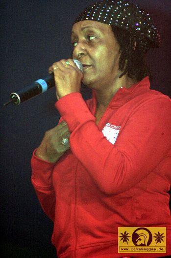 Dawn Penn (Jam) with The Yard Concil Band 11. Cheimsee Reggae Festival, Übersee - Tent Stage 21. August 2005 (4).jpg